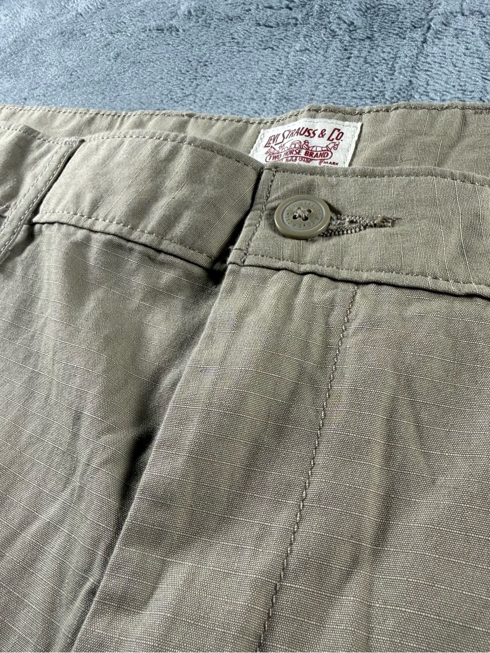 NWT Levi Strauss & Co. Carrier Cargo Shorts Khaki 100% Cotton Size 48